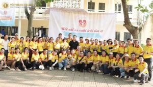 Đoàn thiện nguyện kết nối nụ cười trái tim cùng mọi người cụp một tấm ảnh lưu niệm